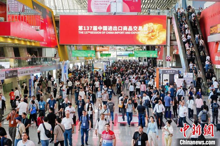Pembuatan pintar QGM bersinar di Canton Fair | Saham QGM Biarkan Dunia Melihat Kekuatan Mesin Bata Cina