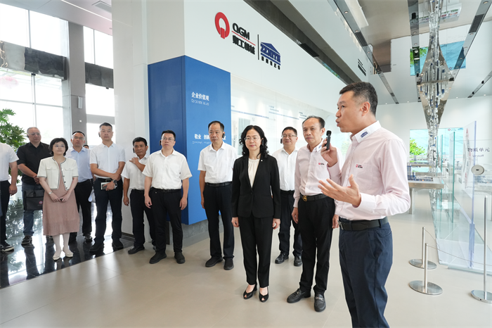Timbalan Gabenor Jiang Erxiong mengetuai pasukan untuk menyiasat Quangong Machinery Co., Ltd untuk membantu Quanzhou membina bandar pembuatan pintar