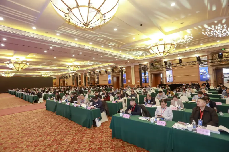 Quangong Machinery Co., Ltd. Menghadiri Forum Ke-9 tentang Penggunaan Komprehensif Sisa Pepejal Perindustrian di Wilayah Beijing-Tianjin-Hebei dan Kawasan Sekitarnya, Memfokuskan kepada Inovasi Teknologi Hijau dan Pintar dalam Pembuatan Bata Sisa Pepejal